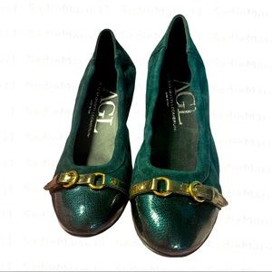 - AGL Attilio Giusti Leombruni  Ballet Flats Cap Toe  Size 6 Dark Green